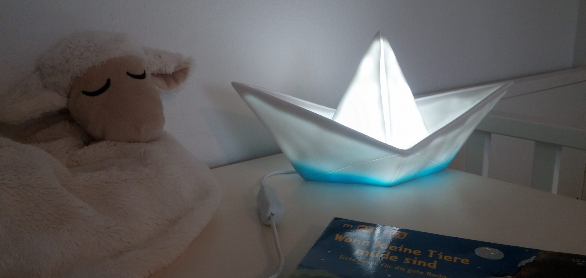 Goodnight Light: Paper Boat - Larilen